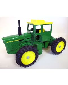 1/16 John Deere 7520 4WD with air cleaner